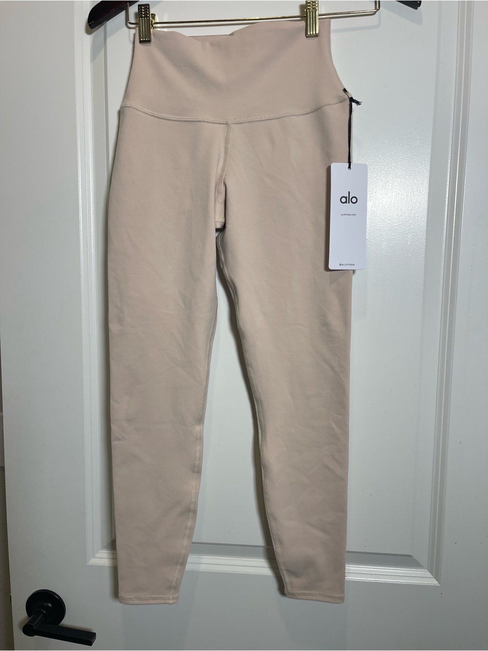 ALO Yoga Leggings in Light Nude